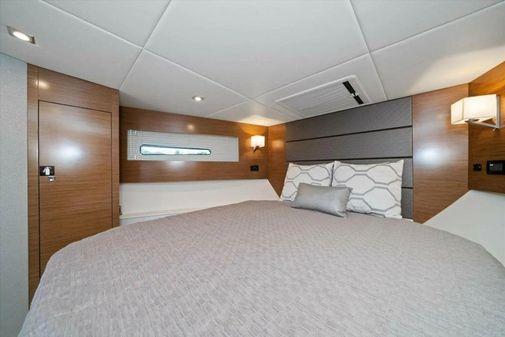 Cruisers Yachts 42 Cantius image