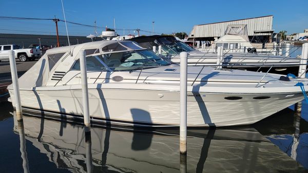 Sea Ray 370 Express Cruiser