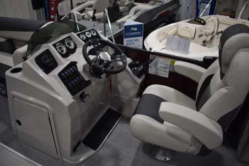 SunChaser Geneva Sport 23 SB Tritoon image