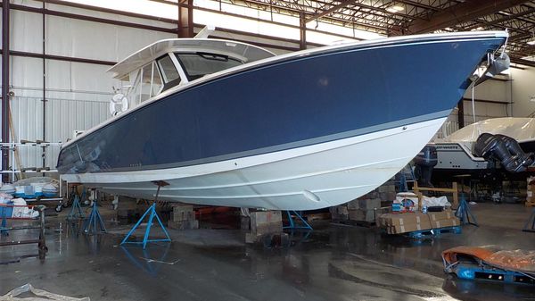 Pursuit S 408 Sport