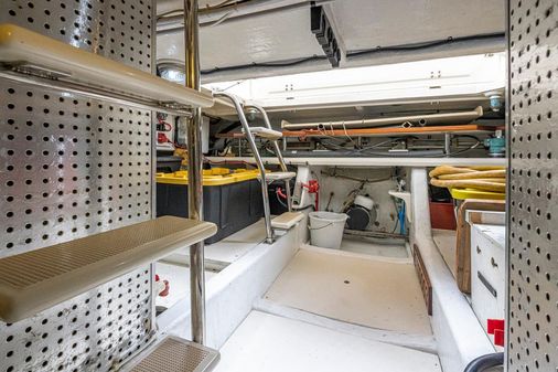 Offshore Yachts Pilothouse image