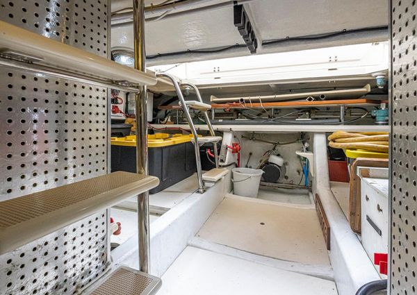 Offshore Yachts Pilothouse image