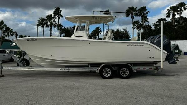 Cobia 280 Center Console 