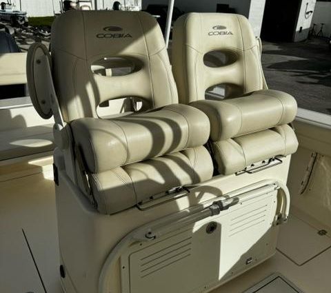 Cobia 280-CENTER-CONSOLE image