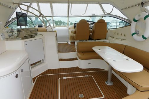 Cruisers Yachts 520 Express image