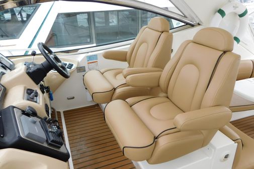 Cruisers Yachts 520 Express image