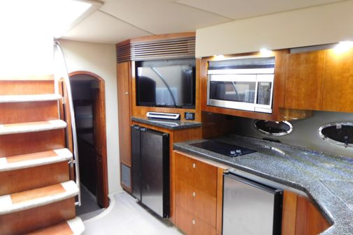 Cruisers Yachts 520 Express image