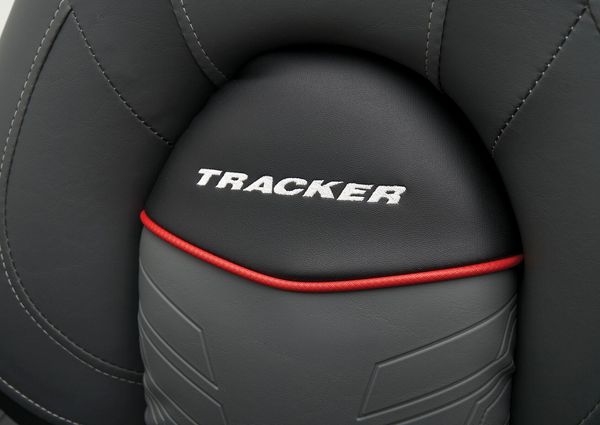 Tracker Targa V-18 Combo image