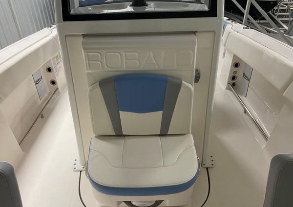 Robalo R250-CENTER-CONSOLE image