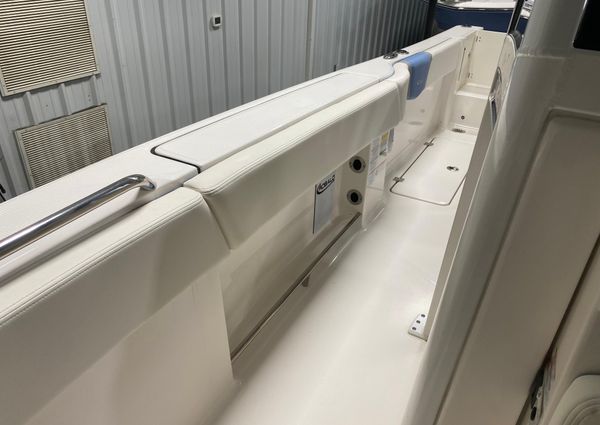 Robalo R250-CENTER-CONSOLE image