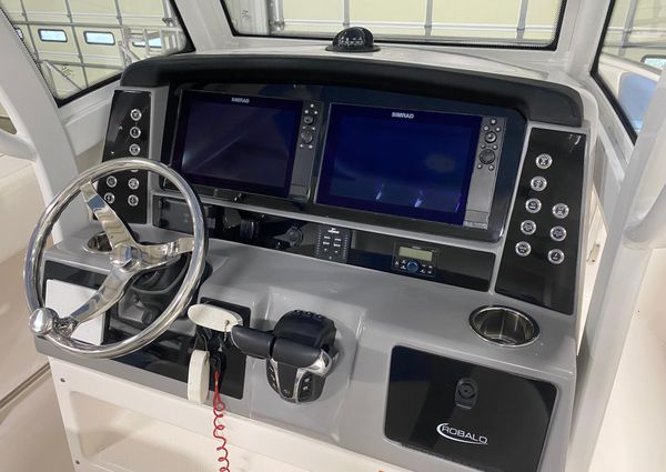 Robalo R250-CENTER-CONSOLE image