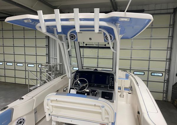 Robalo R250-CENTER-CONSOLE image