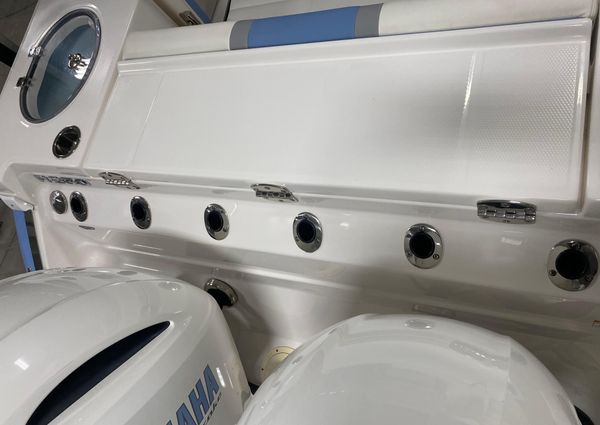 Robalo R250-CENTER-CONSOLE image