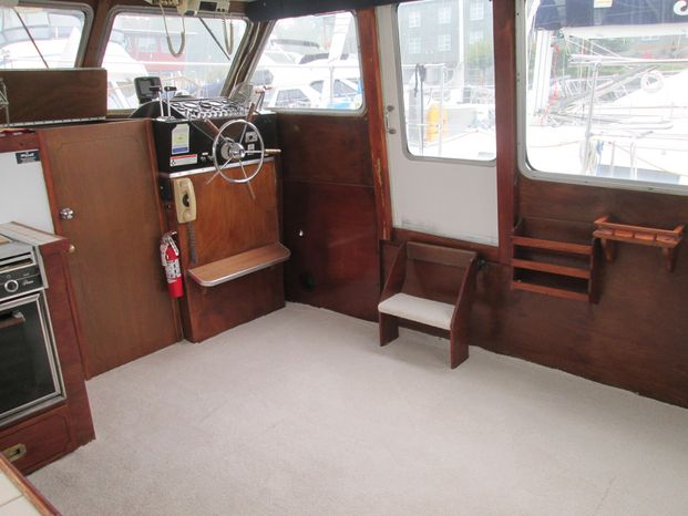 1974 Tollycraft 34 Tri-Cabin Everett, Washington - Cross Water Yacht Sales