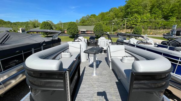 Bennington 24SSR TRITOON