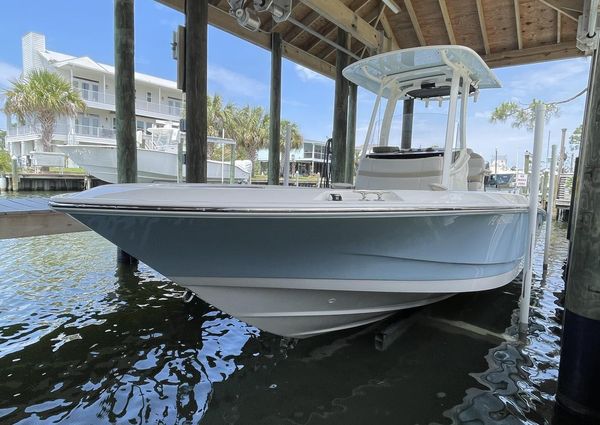 Boston-whaler 220-DAUNTLESS image