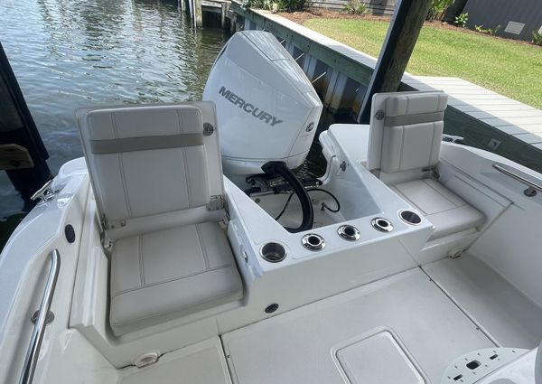 Boston-whaler 220-DAUNTLESS image