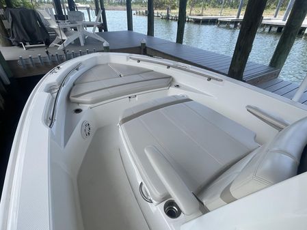 Boston-whaler 220-DAUNTLESS image