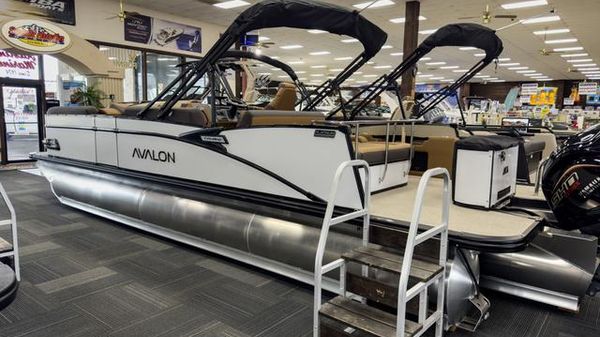 Avalon Catalina 2385 Versatile Rear Bench 