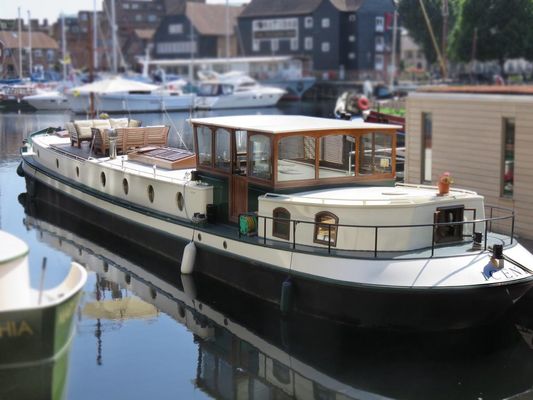 Barge Dutch Barge luxemotor UK - main image
