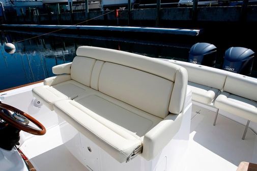 Hunt-yachts CENTER-CONSOLE-32 image