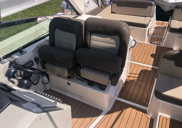 Sea Ray 370 Venture image