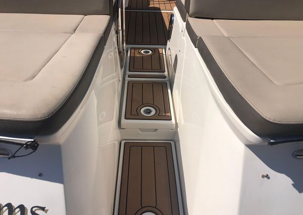 Sea Ray 370 Venture image