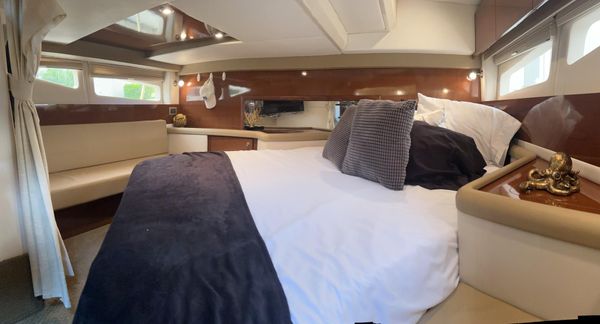 Sea Ray 370 Venture image