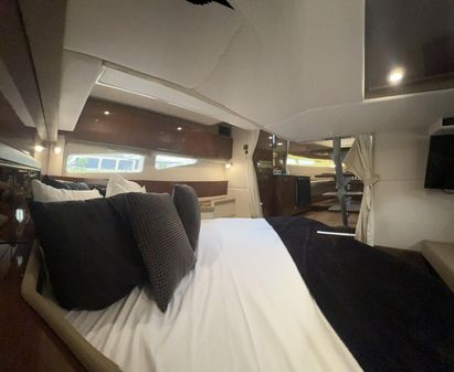 Sea Ray 370 Venture image