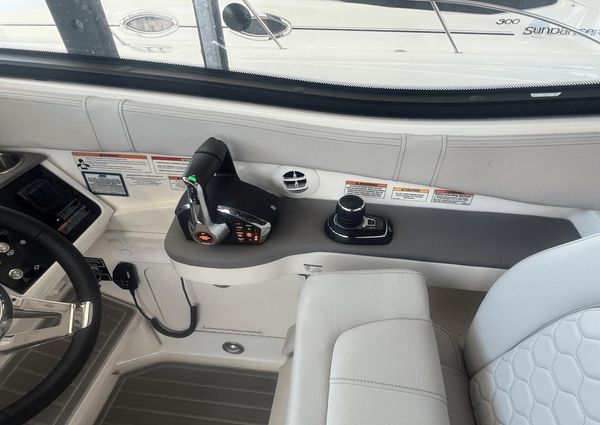 Sea Ray Sundancer 320 Outboard image