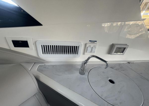 Sea Ray Sundancer 320 Outboard image