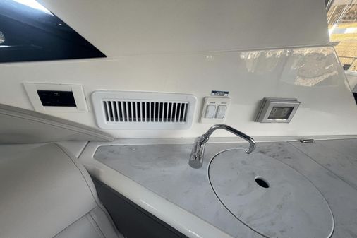 Sea Ray Sundancer 320 Outboard image