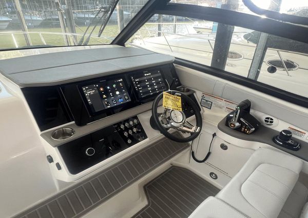 Sea Ray Sundancer 320 Outboard image