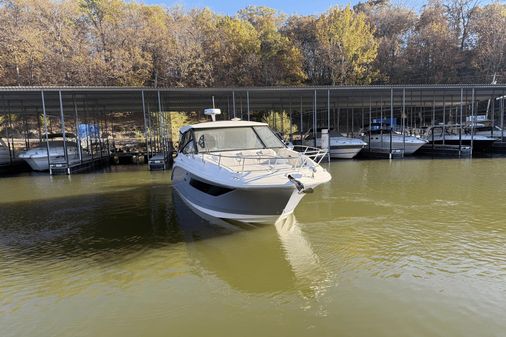 Sea Ray Sundancer 320 Outboard image