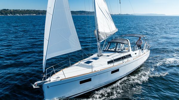 Beneteau Oceanis 38.1 