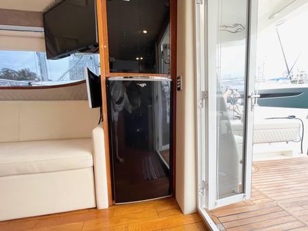Mustang M37 Sports Flybridge image