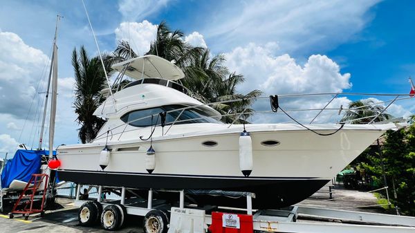 Mustang M37 Sports Flybridge image