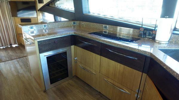 Sea Ray L650 Fly image