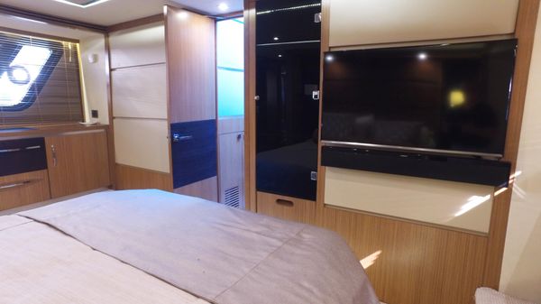 Sea Ray L650 Fly image