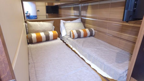 Sea Ray L650 Fly image