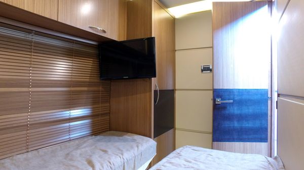 Sea Ray L650 Fly image