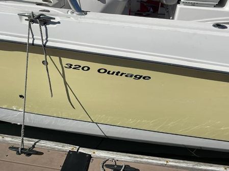 Boston-whaler 320-OUTRAGE-CUDDY-CABIN image