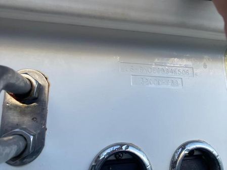 Boston-whaler 320-OUTRAGE-CUDDY-CABIN image