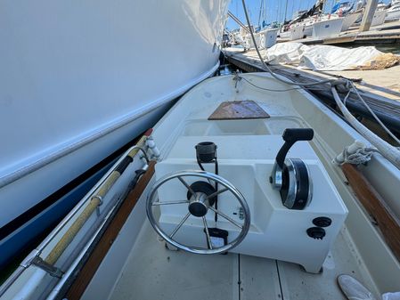 Burger Raised Pilothouse image