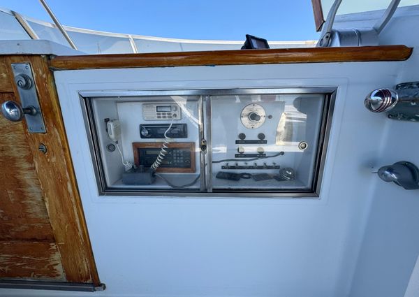 Burger Raised Pilothouse image