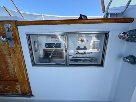 Burger Raised Pilothouse image