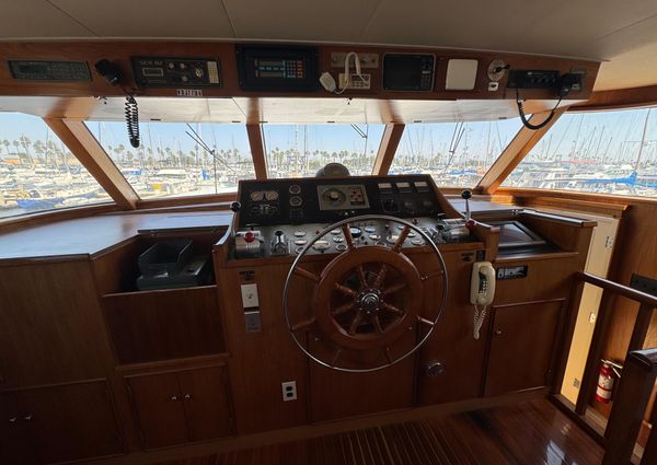 Burger Raised Pilothouse image