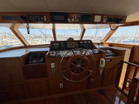 Burger Raised Pilothouse image