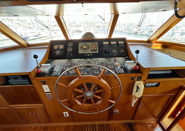 Burger Raised Pilothouse image