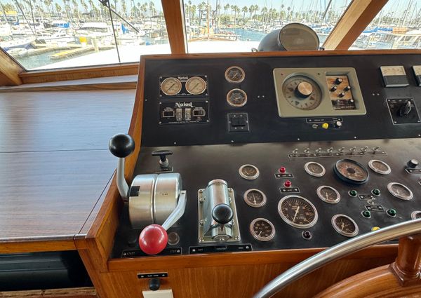 Burger Raised Pilothouse image